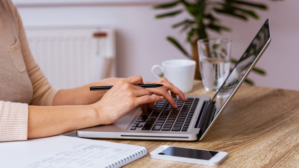 Cách tiết kiệm điện khi làm việc tại nhà trong bối cảnh dịch bệnh Covid-19