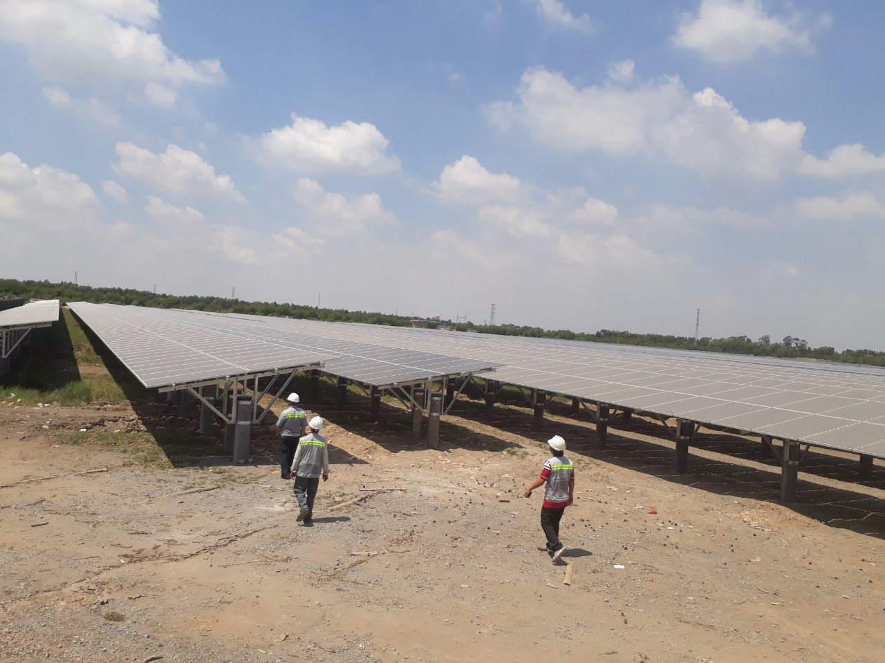 Thi công dự án Nhà máy Điện Năng lượng Mặt trời